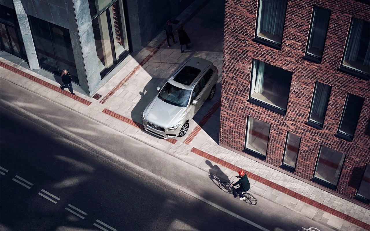 Volvo Cars и POC проведут первый в мире краш-тест велосипедных шлемов с помощью автомобиля