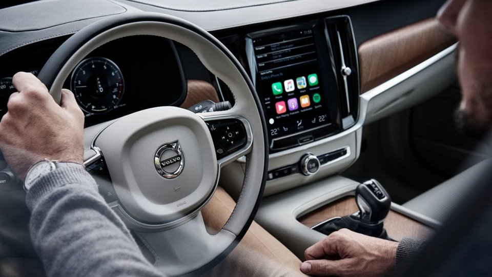 Volvo S90 - Мультимедиа